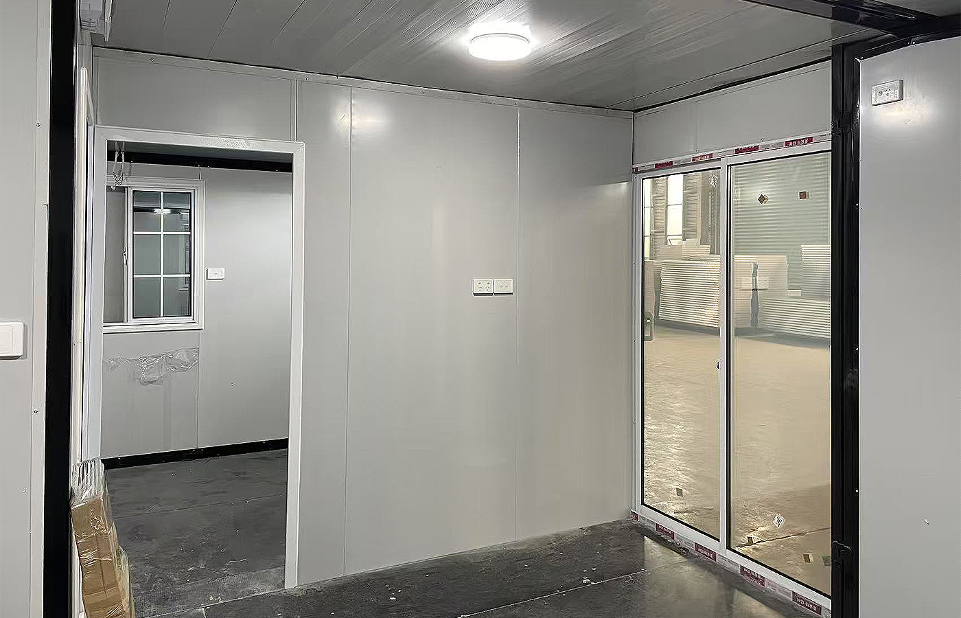 Tavandan Tabana Pencereli 20ft Modern Genişletilebilir Konteyner Özel Mağaza Tavandan Tabana Pencereli 20ft Modern Genişletilebilir Konteyner Özel Mağaza